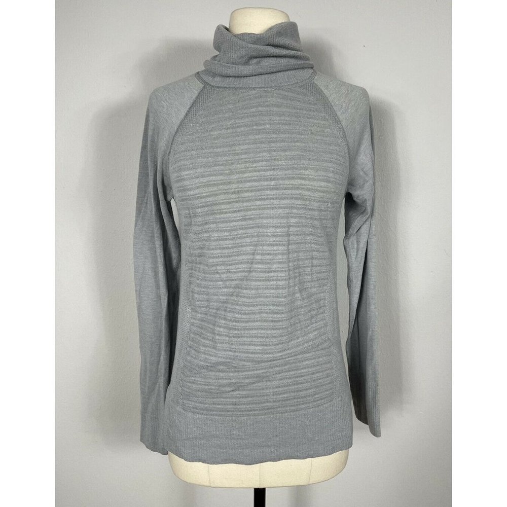 Athleta Light Gray Wool Blend LS Devotion Turtleneck Baselayer Women’s M FLAWED